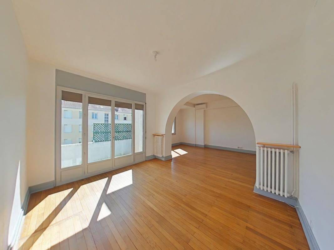 Appartement 2 pièces 81 m² · à Romans-sur-Isère · 81 m² · 810 €/mois