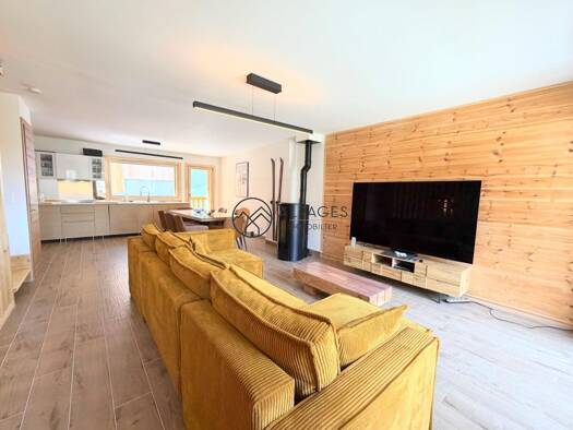Chalet à vendre 750 000 € 4 pièces 3 chambres 100,5 m² Vars 05560