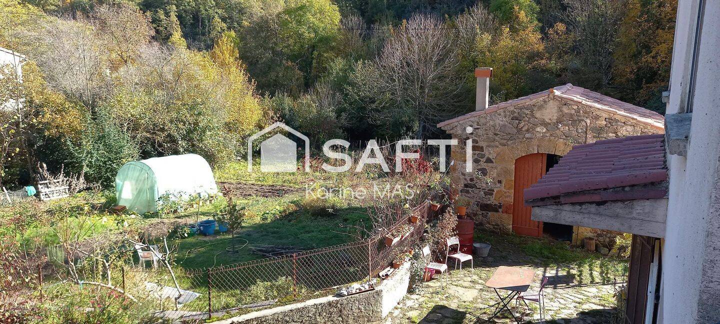 Maison 7 pièces 155 m² · à Auriac · 155 m² · 170 000 €