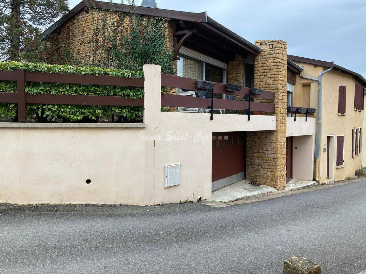 Maison 6 pièces 231 m² · à Saint-Cyr-au-Mont-d'Or · 231 m² · 700 000 €