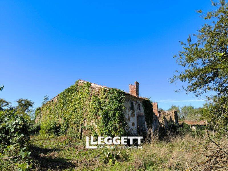 Maison 1 pièce 656 m² · à Val-d'Oire-Et-Gartempe · 656 m² · 183 600 €