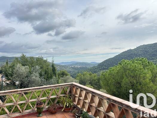 Maison de plain-pied à vendre 369 900 € 7 pièces 4 chambres 180 m² 1 942 m² de terrain Bargemon 83830