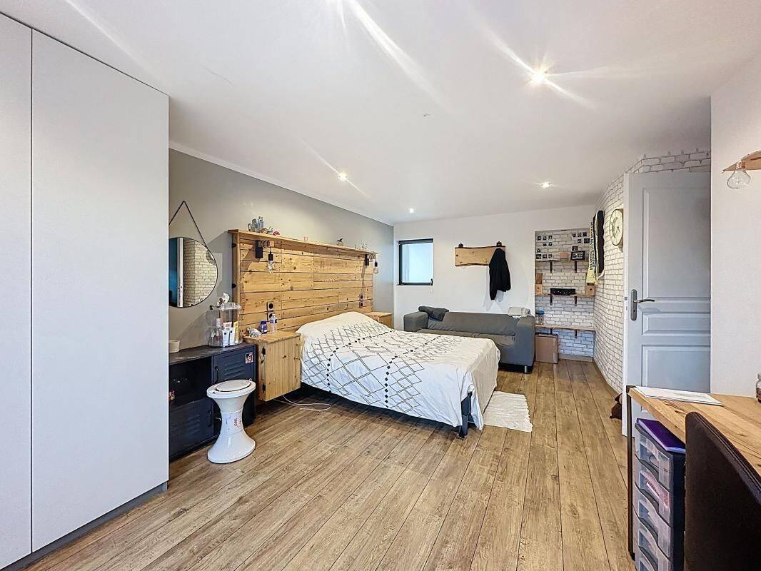 Maison 5 pièces 187 m² · à Mornant · 187 m² · 370 000 €