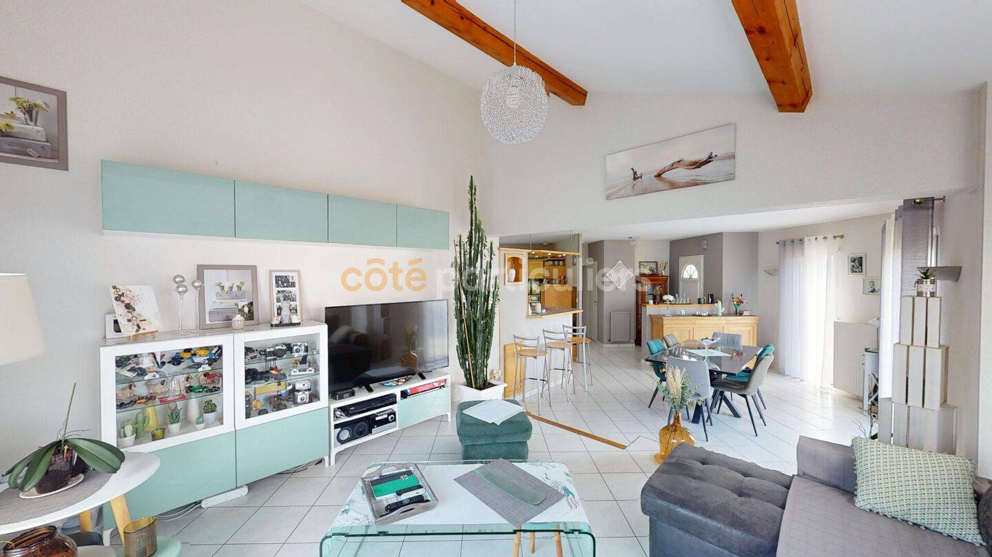 Maison 7 pièces 179 m² · à Mortagne-sur-Sèvre · 179 m² · 382 000 €