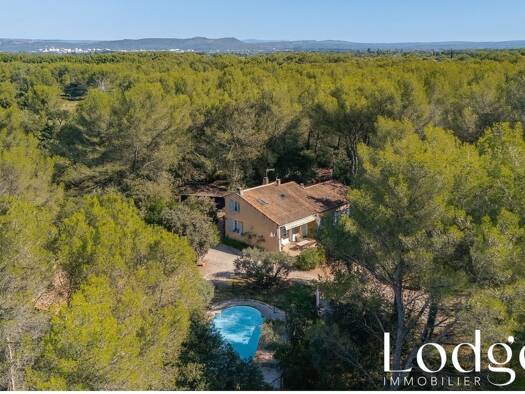 Maison à vendre 2 100 000 € 15 pièces 12 chambres 300 m² Grans 13450