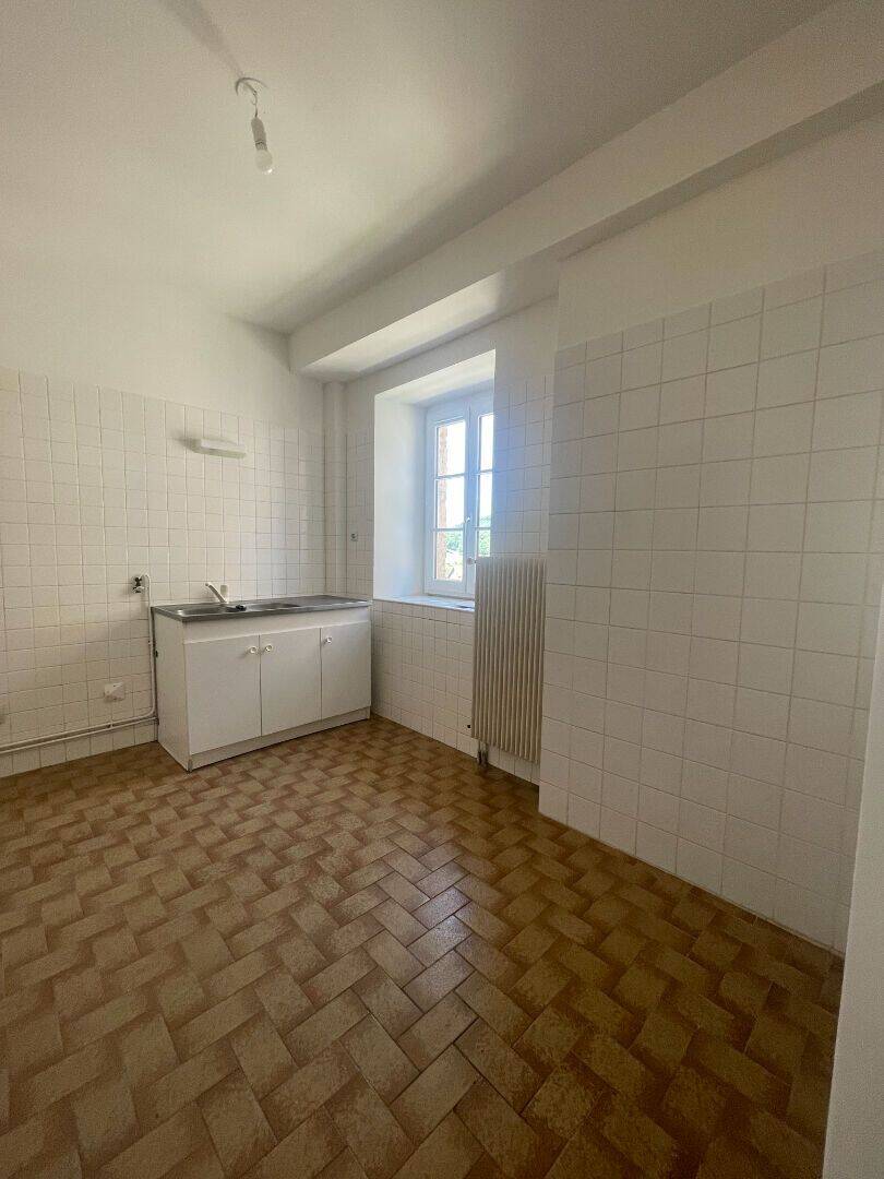 Appartement 3 pièces 70 m² · à Saint-Bonnet-le-Château · 70 m² · 517 €