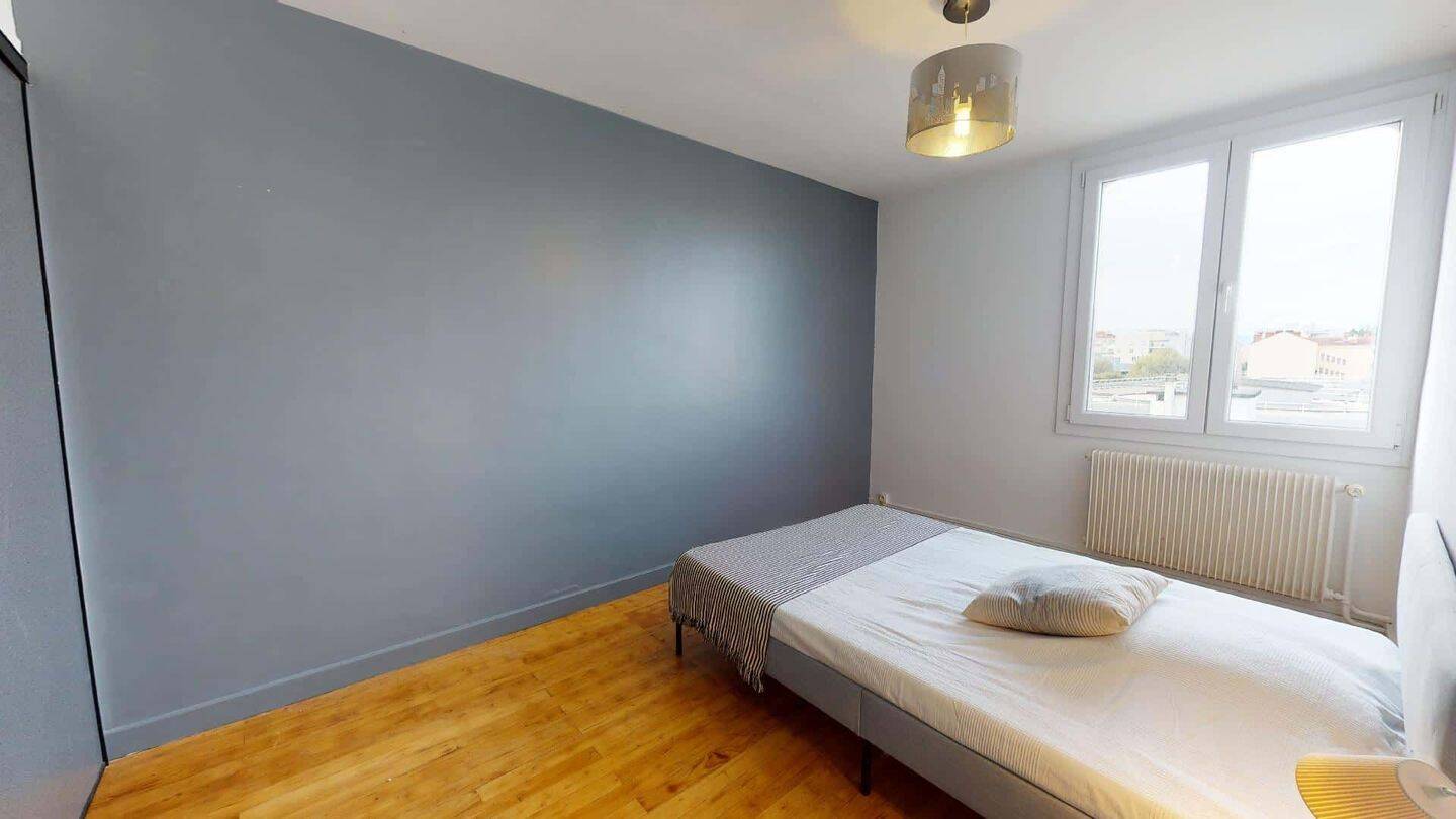 Room in Rue Francis de Pressensé, Villeurbanne for 69 m² with 3 — 5