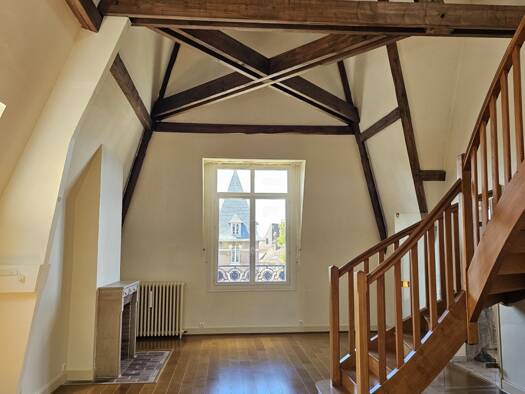 Duplex à louer 2 050 € 6 pièces 3 chambres 144,8 m² Étage 2/3 Compiègne 60200