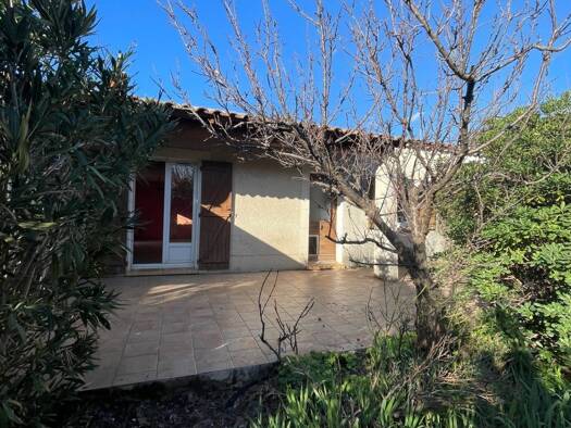 Maison de plain-pied à vendre 325 500 € 5 pièces 3 chambres 102 m² 680 m² de terrain Sénas 13560