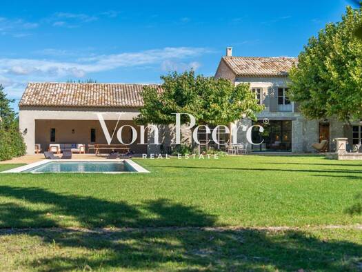 Maison à vendre 3 727 500 € 7 pièces 5 chambres 270 m² 5 550 m² de terrain Partie Nord Est Saint-Rémy-de-Provence 13210