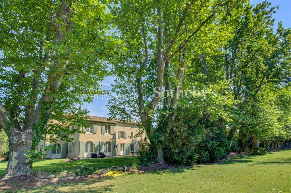 Maison 12 pièces 890 m² · à Aix-en-Provence · 890 m² · 2 100 000 €