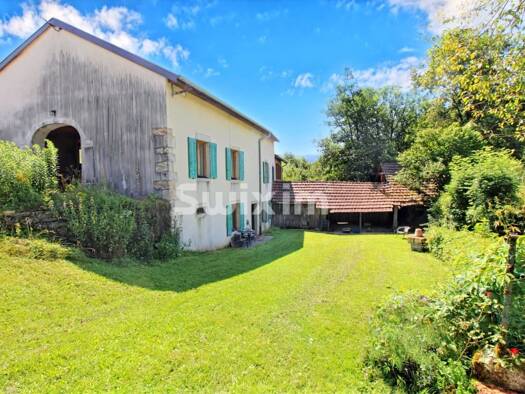 Maison à vendre 330 000 € 9 pièces 4 chambres 245 m² 9 404 m² de terrain Ravilloles 39170