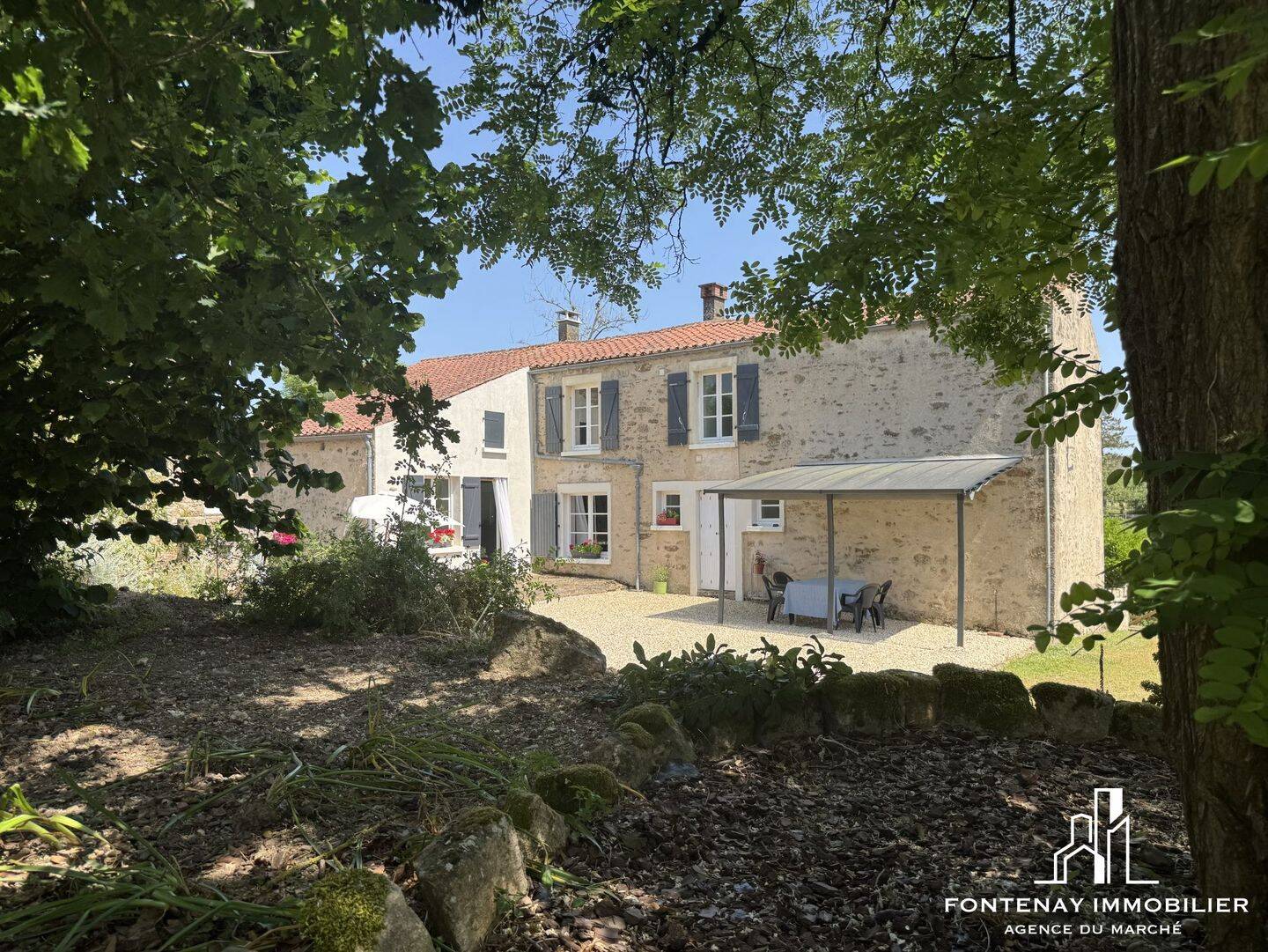 Maison 7 pièces 176 m² · à Saint-Cyr-des-Gâts · 176 m² · 235 000 €