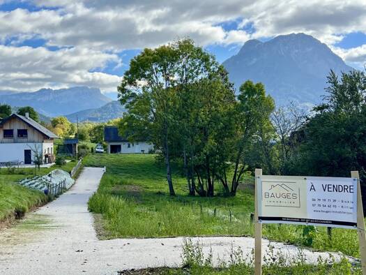 Terrain constructible viabilisé à vendre 180 000 € 1 510 m² de terrain La Motte-en-Bauges 73340