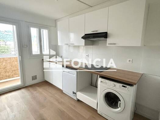 Appartement à louer 892 € 4 pièces 2 chambres 80 m² 3ème étage Le Pouverel La Garde 83130