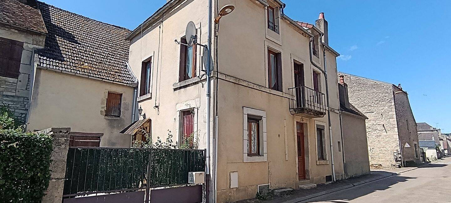 Maison 6 pièces 120 m² · à Dornecy · 120 m² · 55 000 €