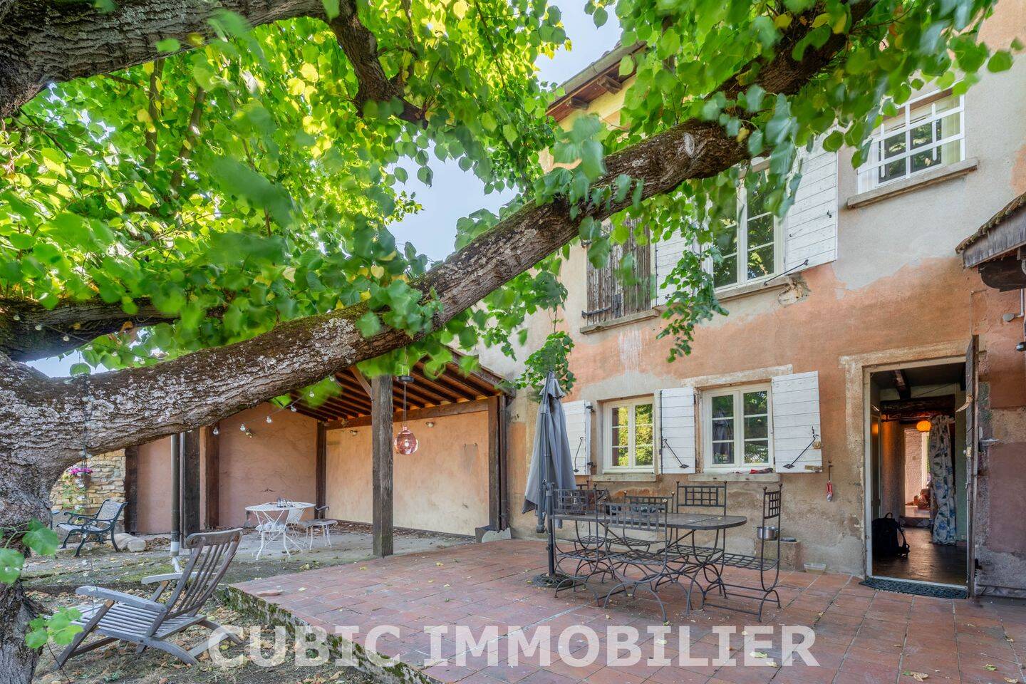 Maison 9 pièces 216 m² · à Pommiers · 216 m² · 390 000 €