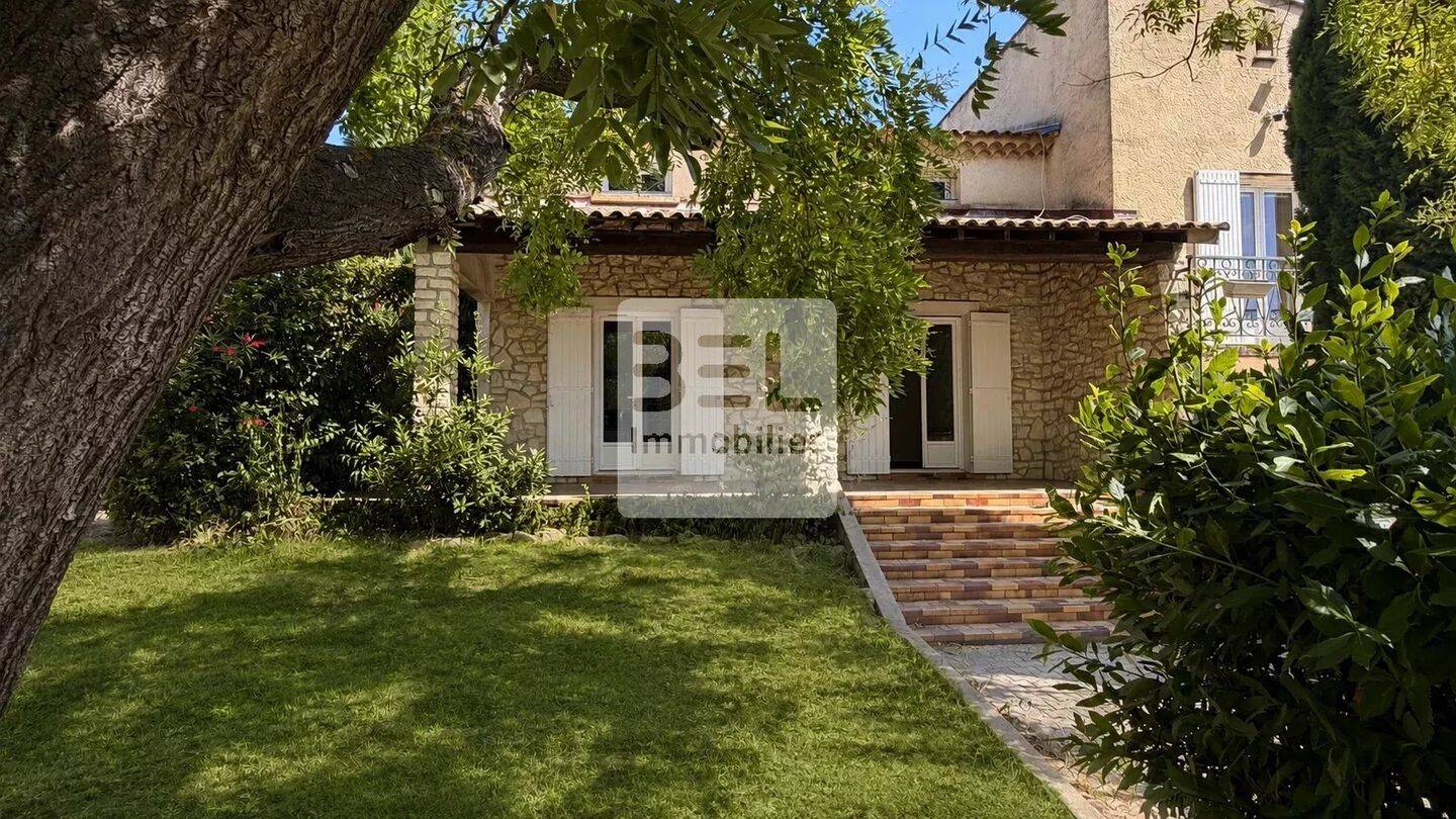 Maison 7 pièces 203 m² · à Morières-lès-Avignon · 203 m² · 447 000 €