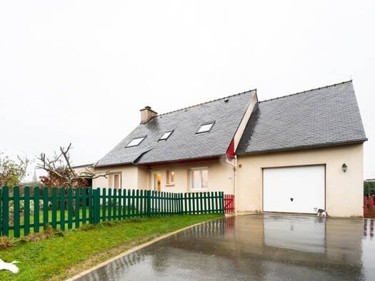 Maison de plain-pied à vendre 213 000 € 6 pièces 4 chambres 107 m² 488 m² de terrain Mespaul 29420