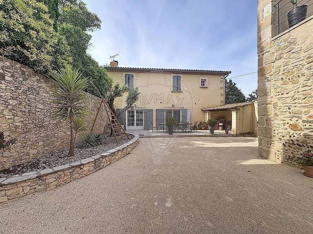 Maison 5 pièces 222 m² · à Nîmes · 222 m² · 785 000 €