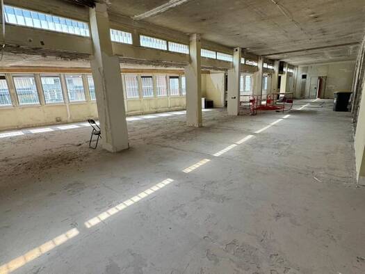 Local d'activités à louer 16 600 € 300 m² d'espace de stockage Reine-Mairie Boulogne-Billancourt 92100