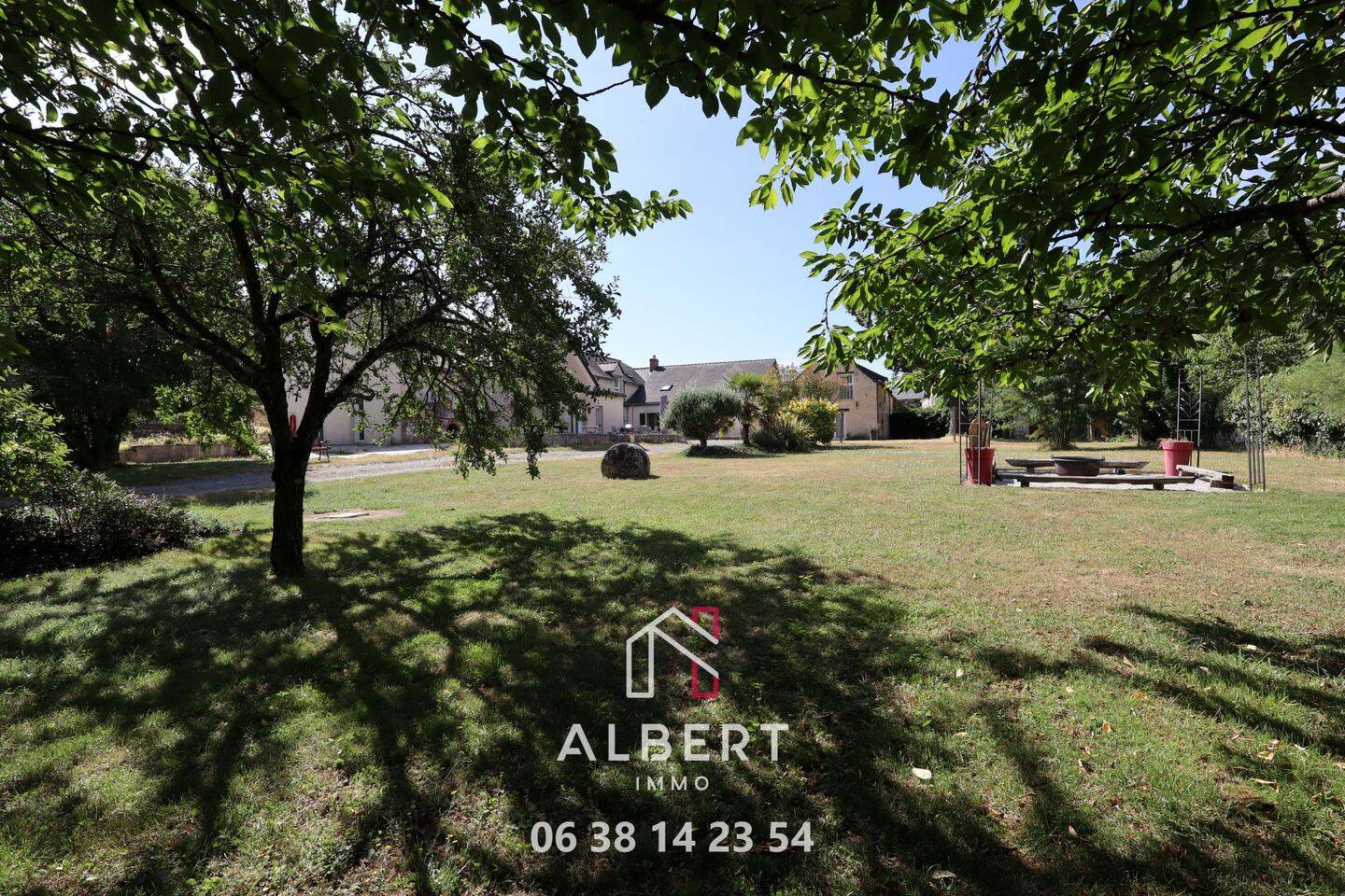Maison 18 pièces 1000 m² · à Gennes-Val-de-Loire · 1 000 m² · 627 000 €