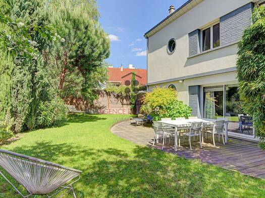 Maison à vendre - Première occupation 1 380 000 € 7 pièces 4 chambres 195,1 m² 376 m² de terrain Plateau Nord Suresnes 92150