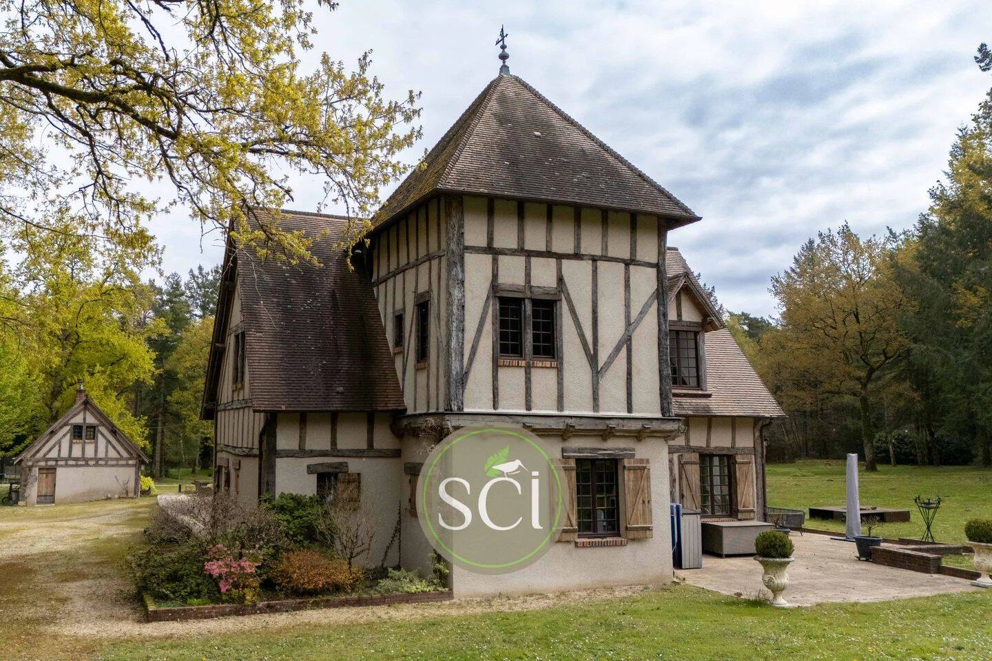 Maison 12 pièces 430 m² · à Tigy · 430 m² · 890 400 €