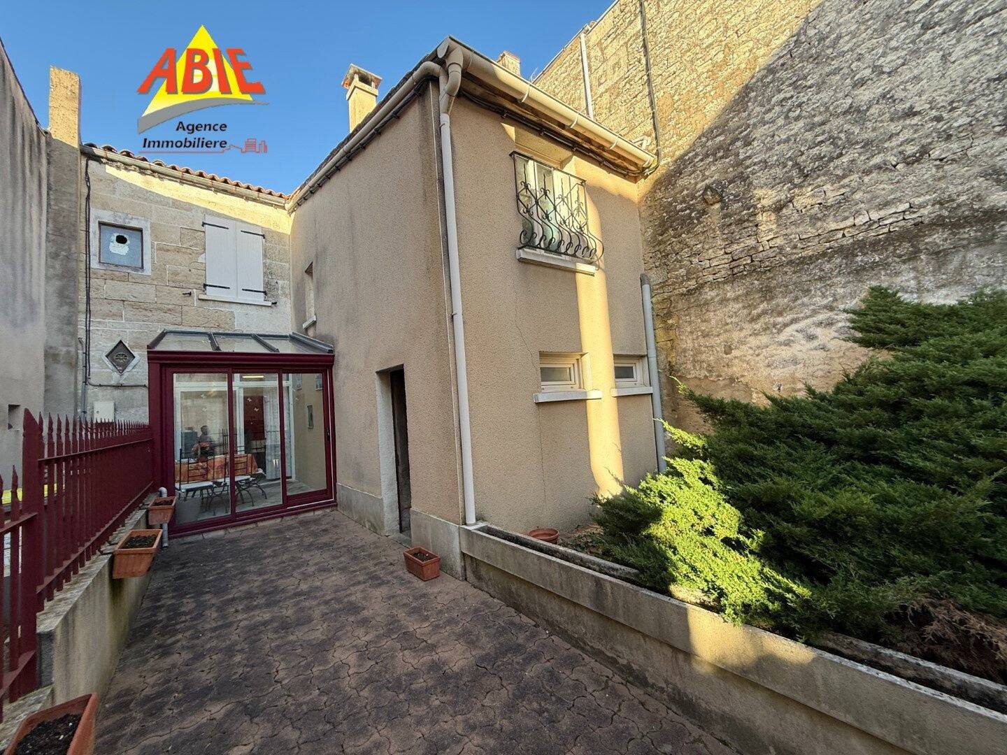 Maison 6 pièces 137 m² · à Magné · 137 m² · 198 000 €