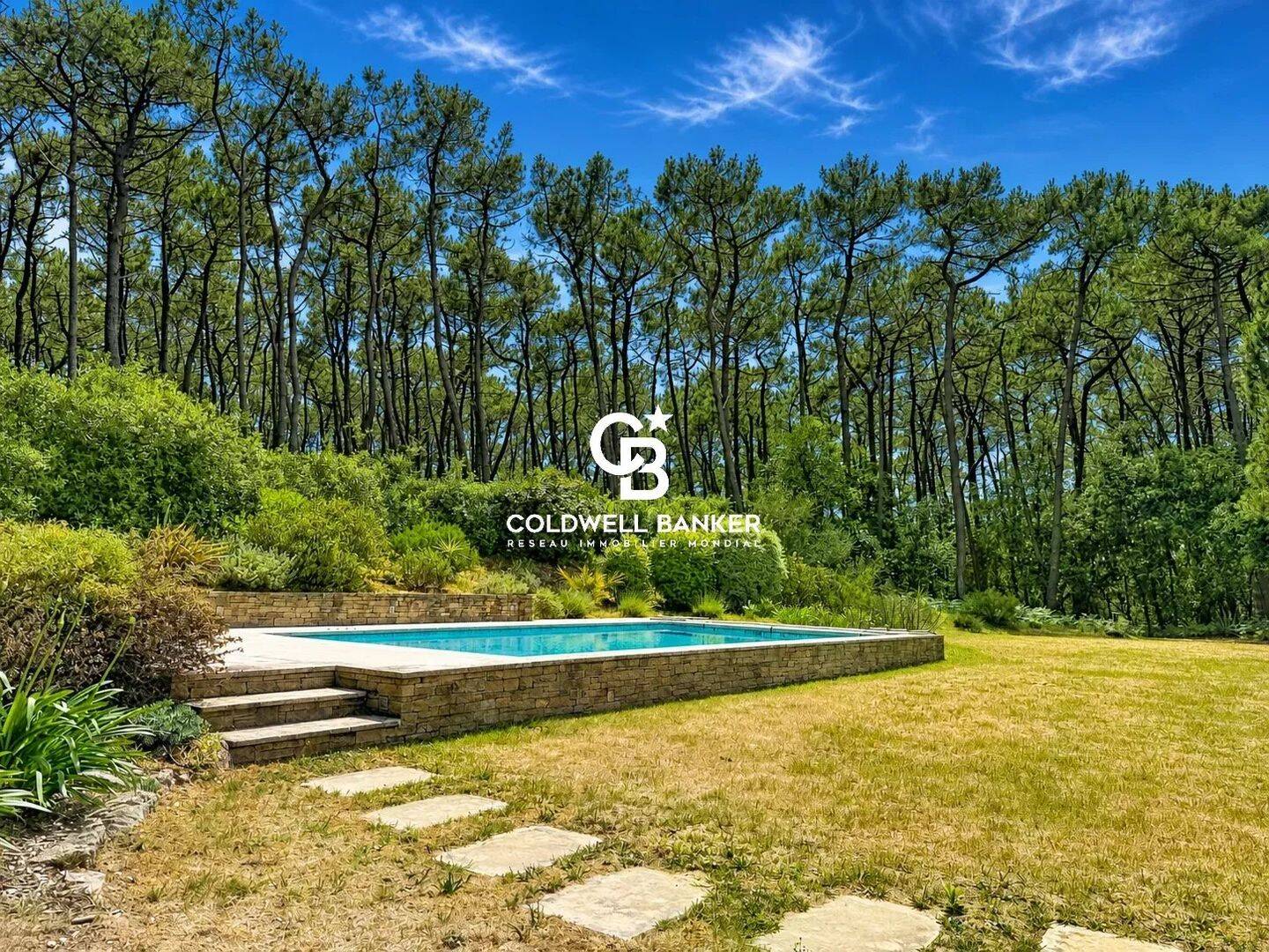 Maison 7 pièces 221 m² · à Les Sables-d'Olonne · 221 m² · 3 500 €