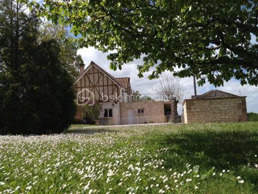 Maison à vendre 350 000 € 7 pièces 4 chambres 132 m² 1 842 m² de terrain Lauzerte 82110