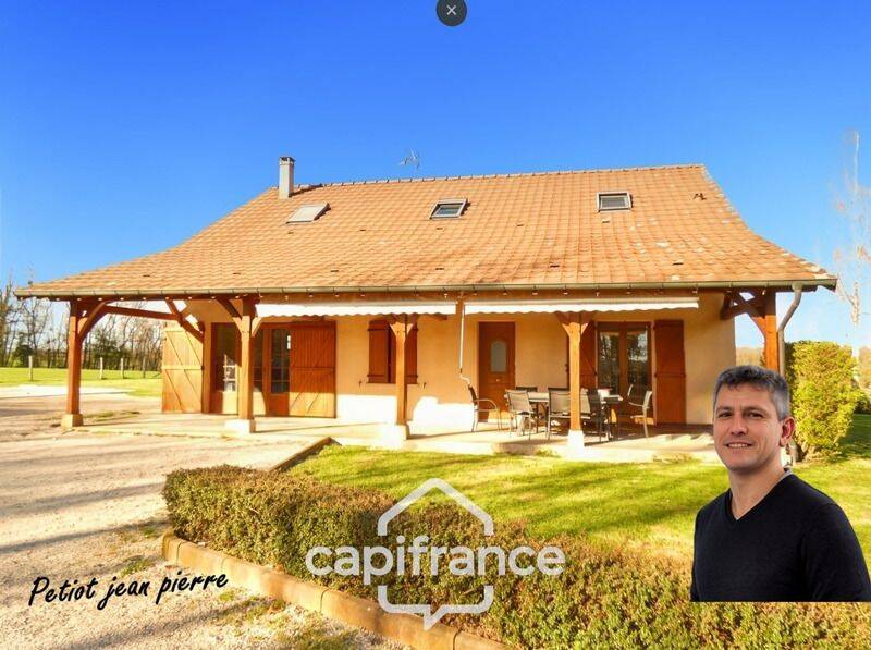 Maison 8 pièces 184 m² · à Bruailles · 184 m² · 247 000 €