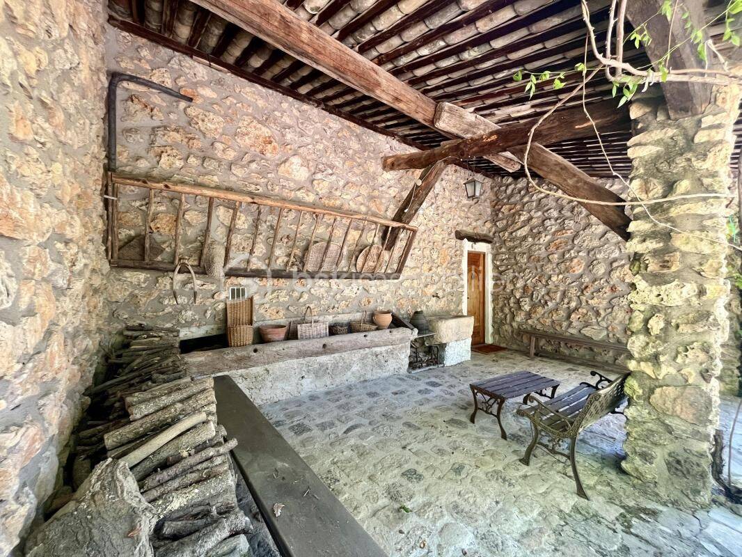 Maison 6 pièces 137 m² · à Saint-Paul-en-Forêt · 137 m² · 584 000 €