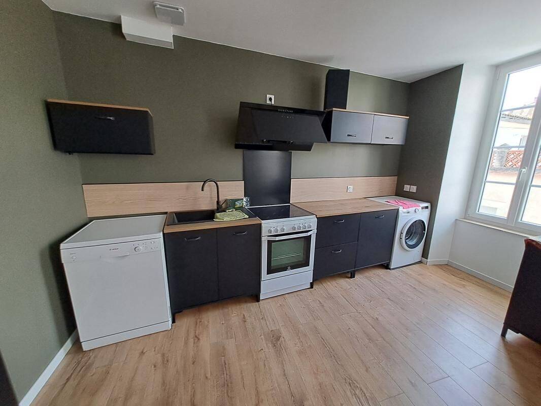 Appartement 1 pièce 46 m² · à Saint-Jean-d'Angély · 45,6 m² · 630 €/mois
