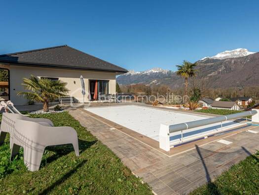 Maison à vendre 945 000 € 6 pièces 4 chambres 164,6 m² Lathuile 74210