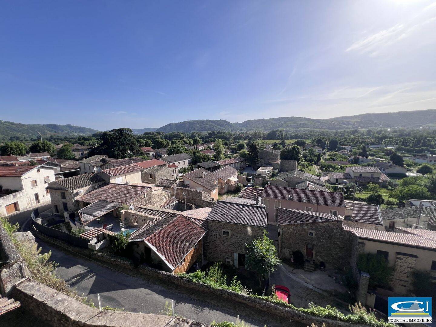 Maison 7 pièces 144 m² · à Vion · 143,9 m² · 128 000 €