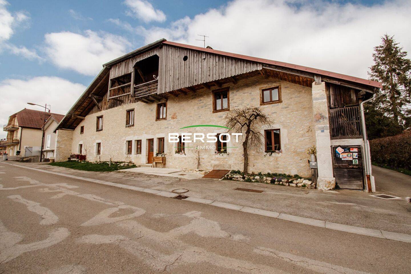 Maison 12 pièces 250 m² · à Les Hôpitaux-Vieux · 250 m² · 795 000 €