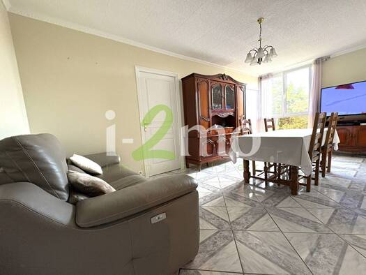 Appartement à vendre 232 500 € 4 pièces 3 chambres 66 m² Étage 3/10 Le Pressoir Thiais 94320