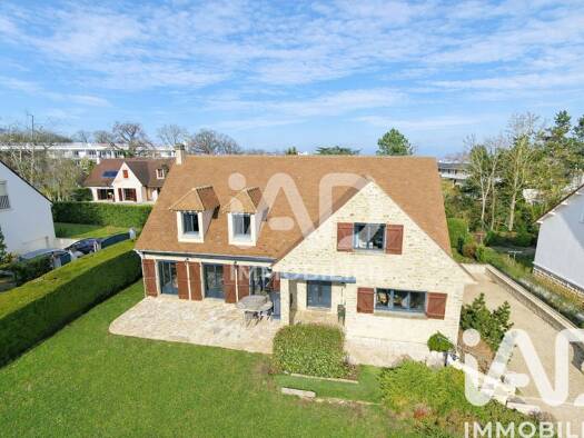 Maison à vendre 1 790 000 € 8 pièces 4 chambres 380 m² 1 461 m² de terrain Sud Chambourcy 78240