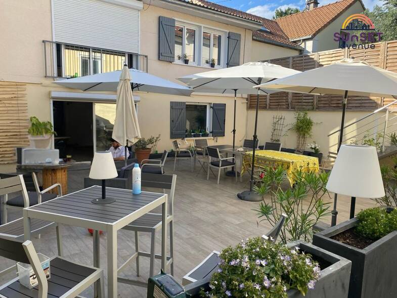 Maison à vendre 895 000 € 8 pièces 4 chambres 191,2 m² 670 m² de terrain Centre Ville Rueil-Malmaison 92500