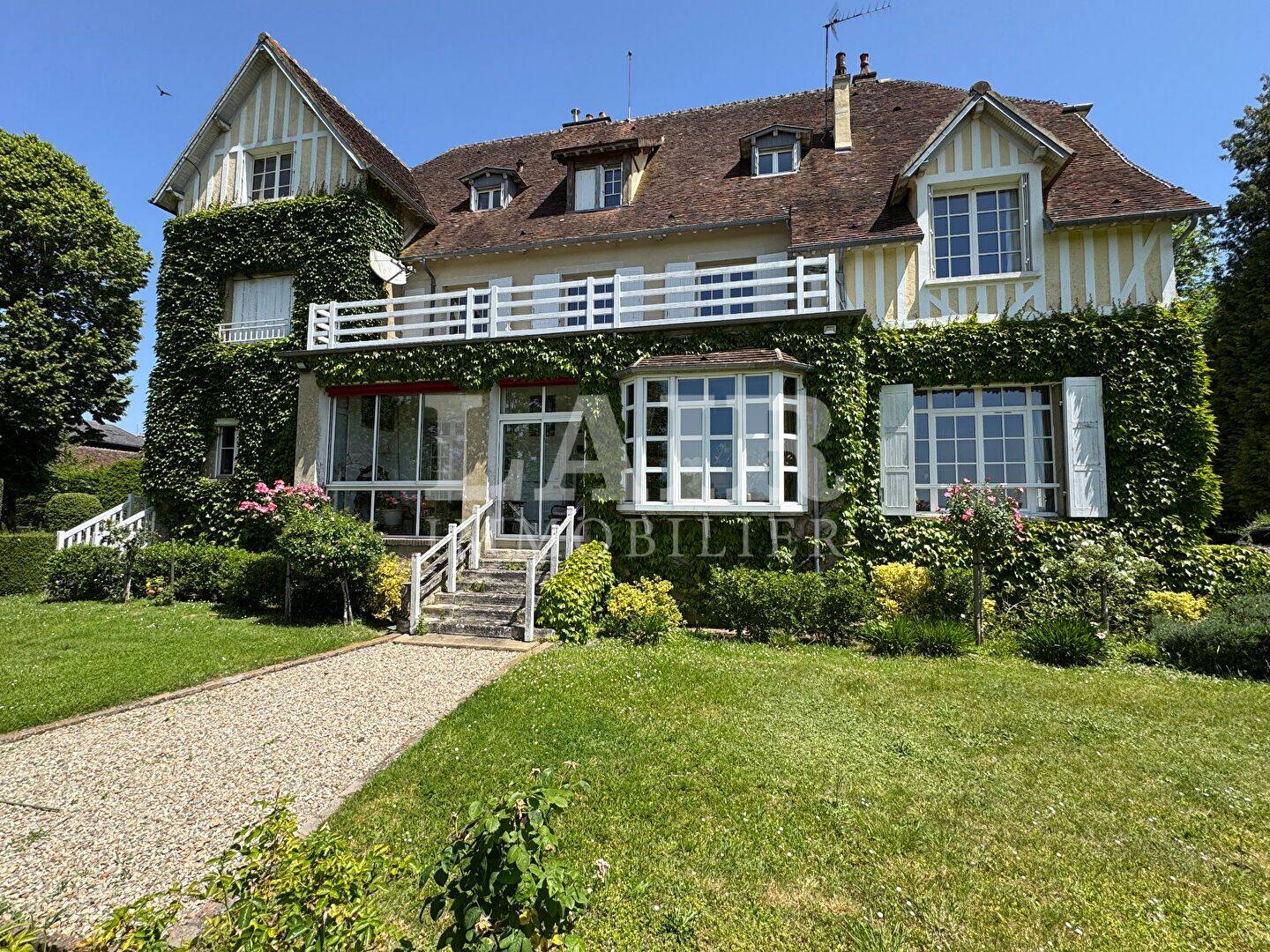 Maison 16 pièces 464 m² · à Mortagne-au-Perche · 464 m² · 840 000 €
