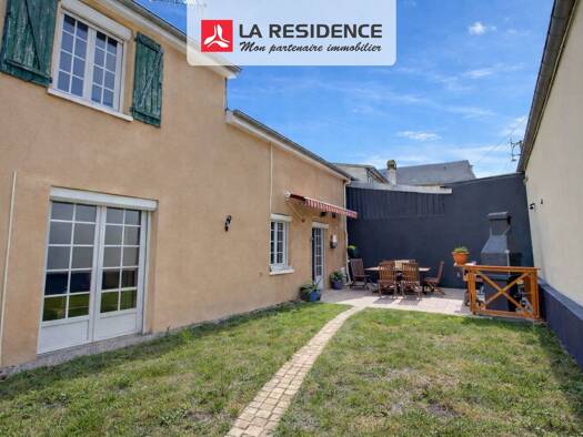 Maison de ville à vendre 242 000 € 6 pièces 3 chambres 140 m² 176 m² de terrain Oissel 76350