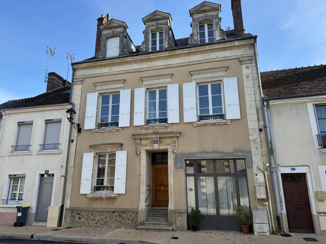Maison 8 pièces 235 m² · à Nogent-le-Rotrou · 235 m² · 345 000 €