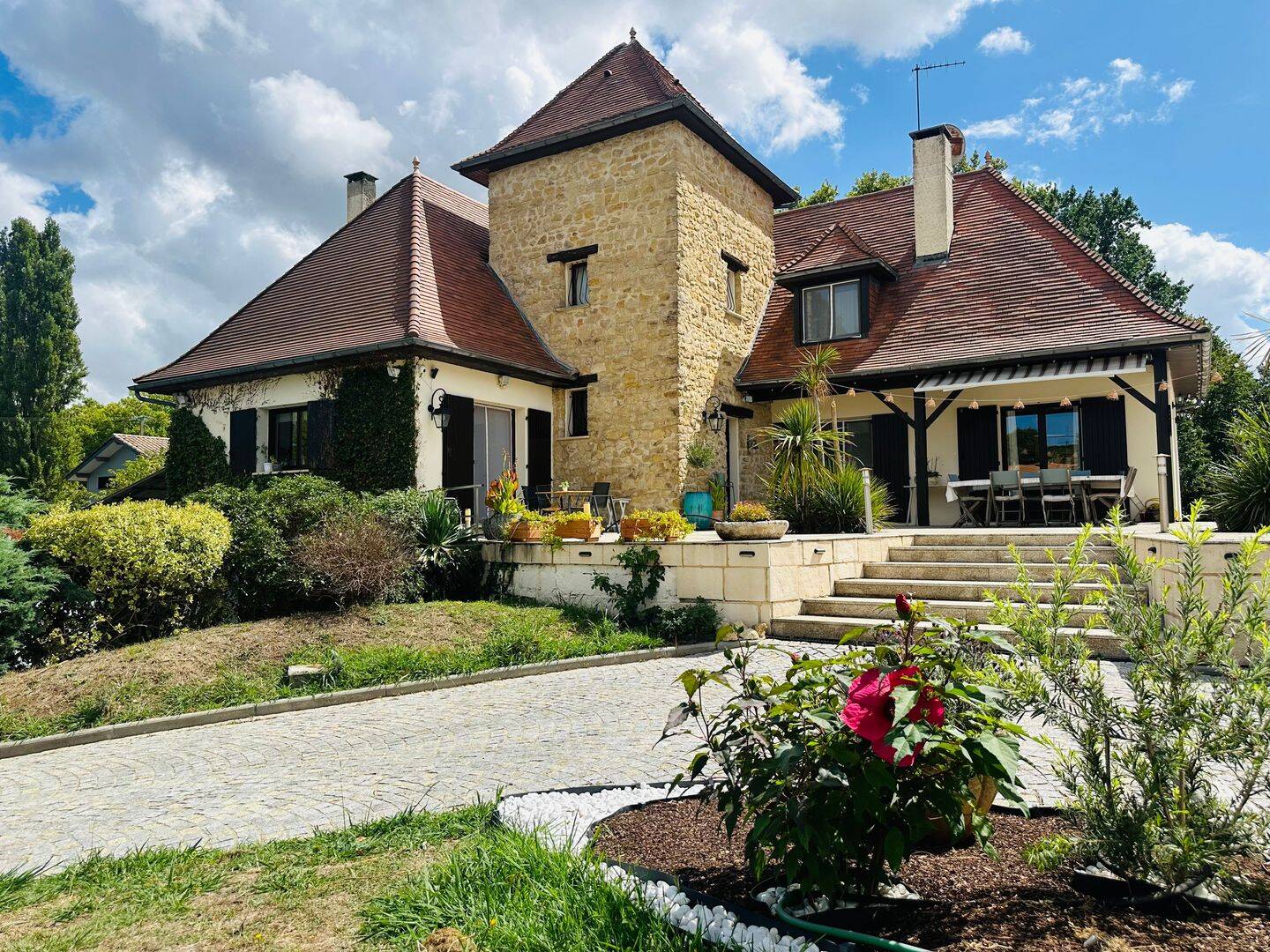 Maison 5 pièces 209 m² · à Montussan · 209 m² · 669 000 €