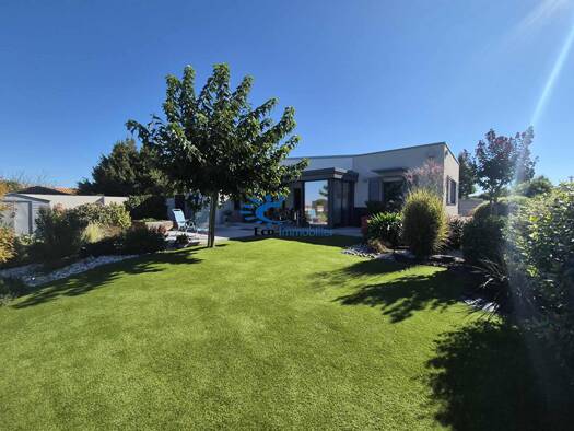 Maison de plain-pied à vendre 545 000 € 4 pièces 3 chambres 147 m² 533 m² de terrain La Jarrie 17220