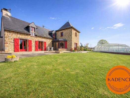 Maison à vendre 539 900 € 9 pièces 5 chambres 209,6 m² 10 050 m² de terrain Nord Châteaugiron 35410