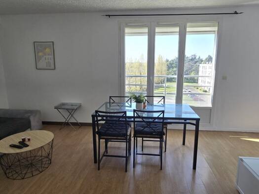 Appartement à vendre 154 900 € 5 pièces 3 chambres 86 m² Étage 5/10 Cigogne Orléans 45100