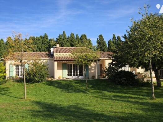 Maison de plain-pied à vendre 540 800 € 5 pièces 4 chambres 148 m² 5 737 m² de terrain Eyguières 13430