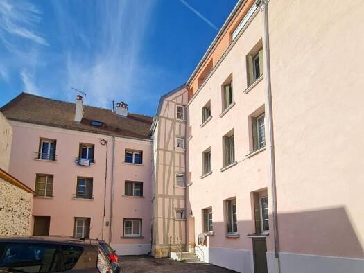 Appartement à vendre 157 500 € 3 pièces 2 chambres 74,6 m² Étage 1/3 Rive de Seine Sud Est Melun 77000