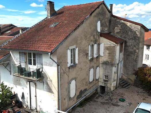 Immeuble à vendre 194 000 € 350 m² Arinthod 39240